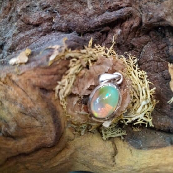 Pendentif Opale d&rsquo;Australie Monture Argent 925